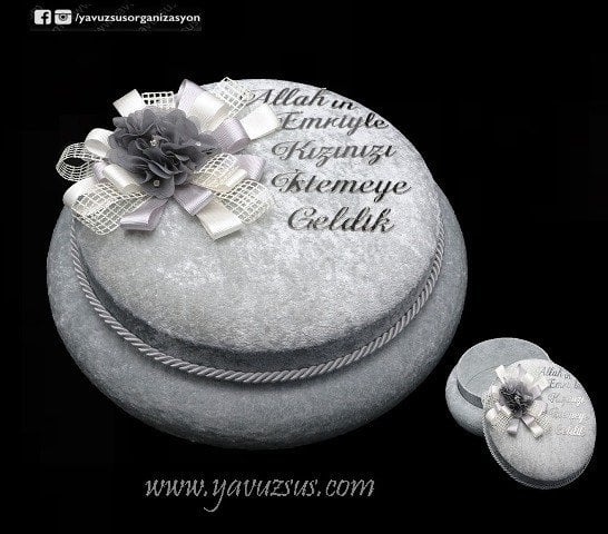 Yuvarlak kadife çikolata kutusu