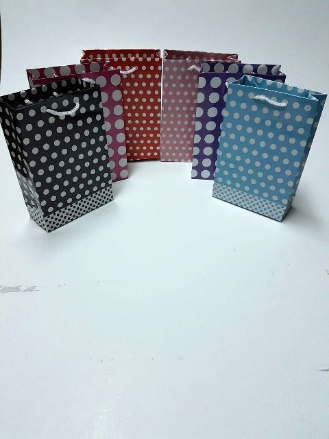 12x17 puantiyeli karton ipli çanta 20ad FUSYA YA BEYAZ