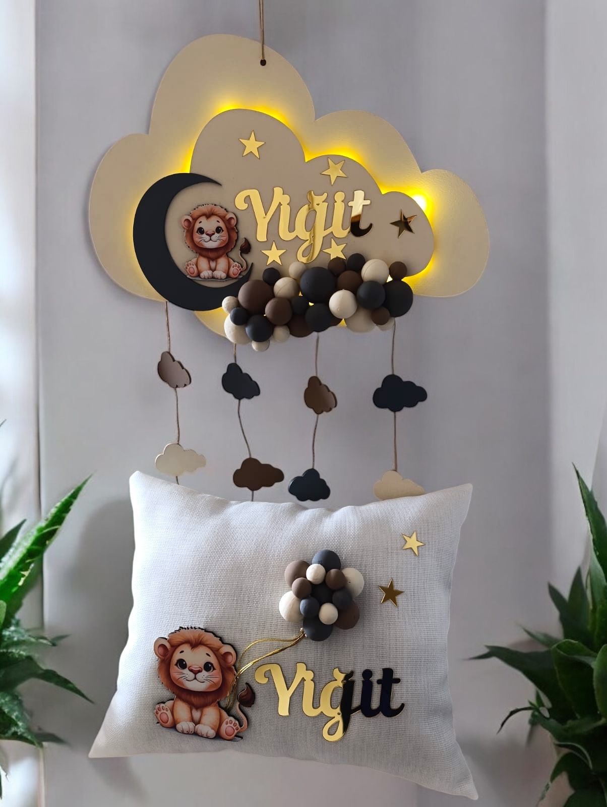Arslan Figürlü Bulut Kapı Süsü & Yastık Takımı
