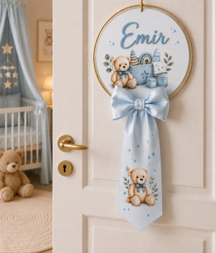 Çemberli ayıcık desenli fiyonklu bebek kapı süsü
