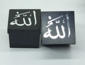 siyah üzeri gümüş Allah baskılı mika kutu(12 ad)