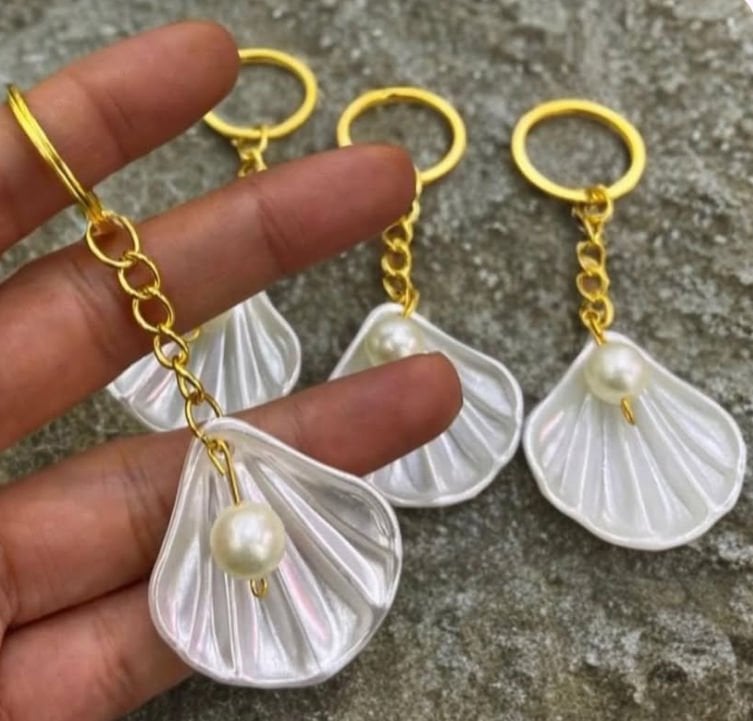 İncili istiridye anahtarlık