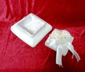 İncili dantelli küçük tesbih kutusu KREM