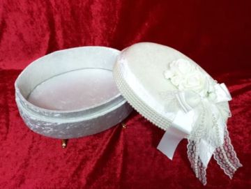 Oval incili tespih&sabun kutusu KREM