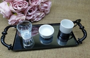 Siyah fincanlı damat kahvesi