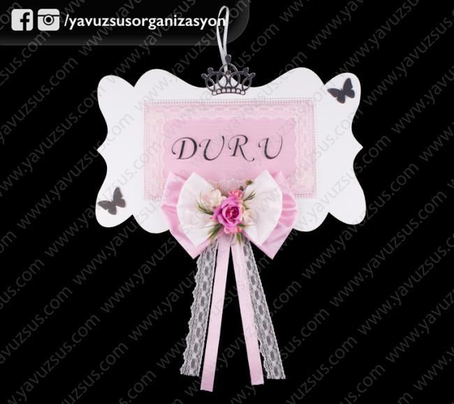 küçük ahşap çerçeve çiçekli fiyonklu kapı süsü PEMBE