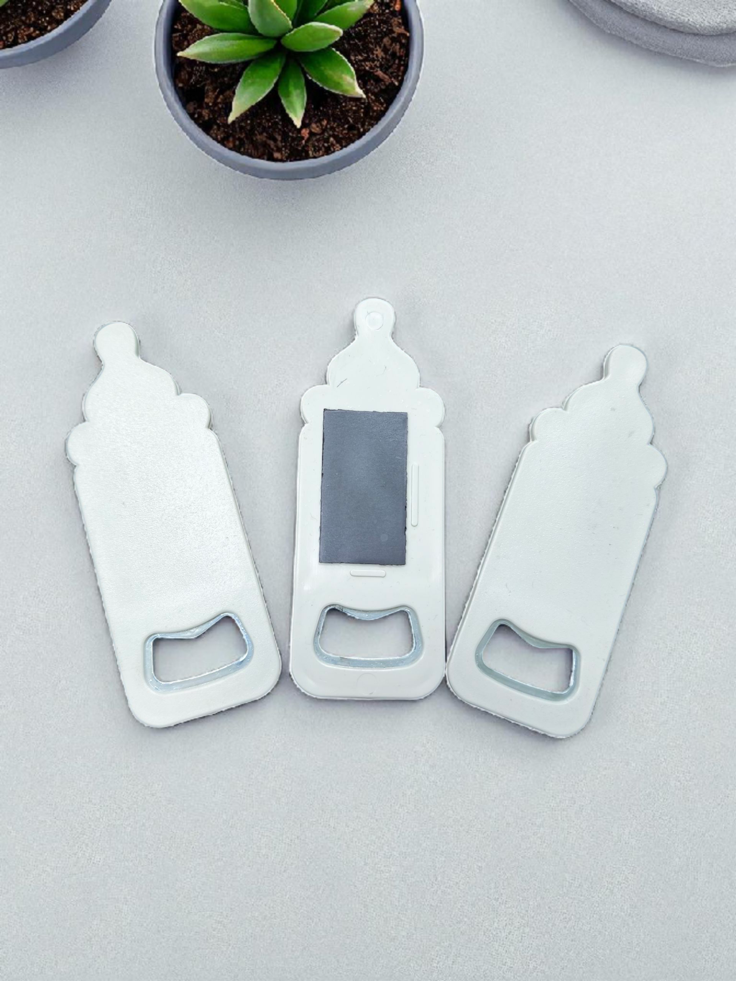 Biberon şeklinde mıknatıslı açacak