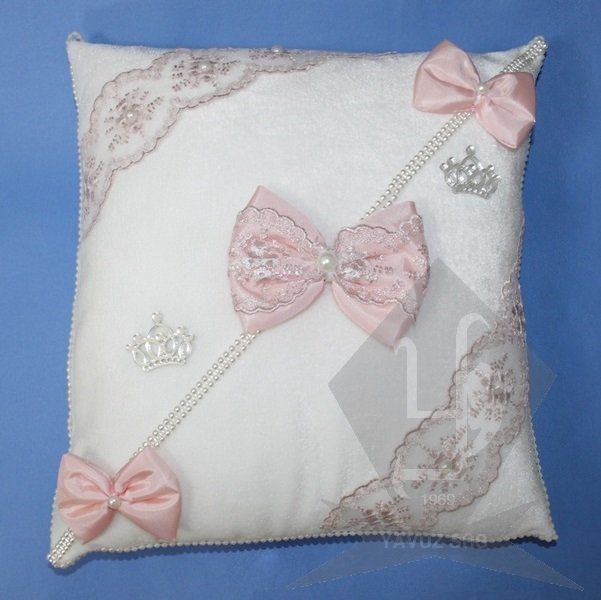 üç fiyonklu yastık PUDRA