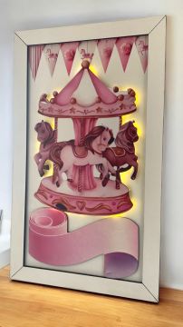 Çerçeveli zemini desenli ışıklı atlıkarınca  kapı