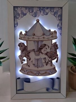 Çerçeveli zemini desenli ışıklı atlıkarınca  kapı