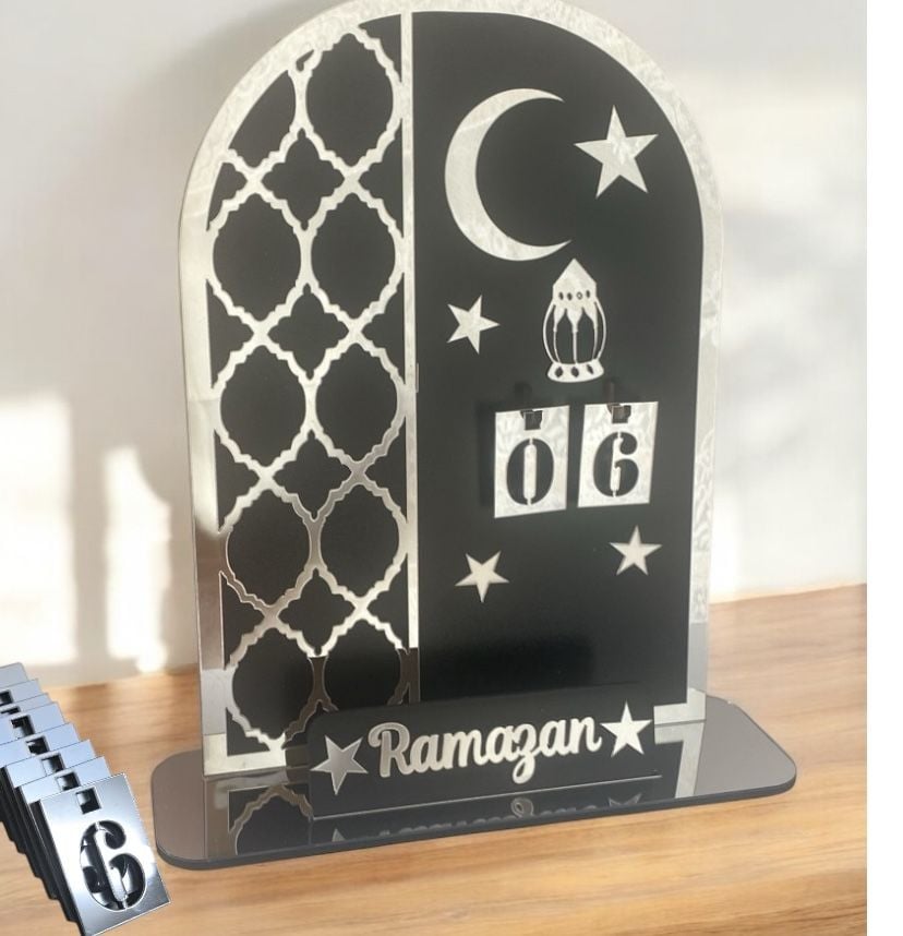 Siyah Üzeri Altın & Gümüş Desenli Ramazan Takvimi