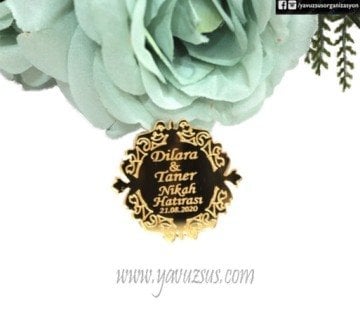 1mm kenarı desenli etiket pleksi