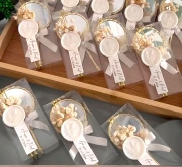 Asetat kutu içerisinde mühür dekorlu ayna hed.20ad