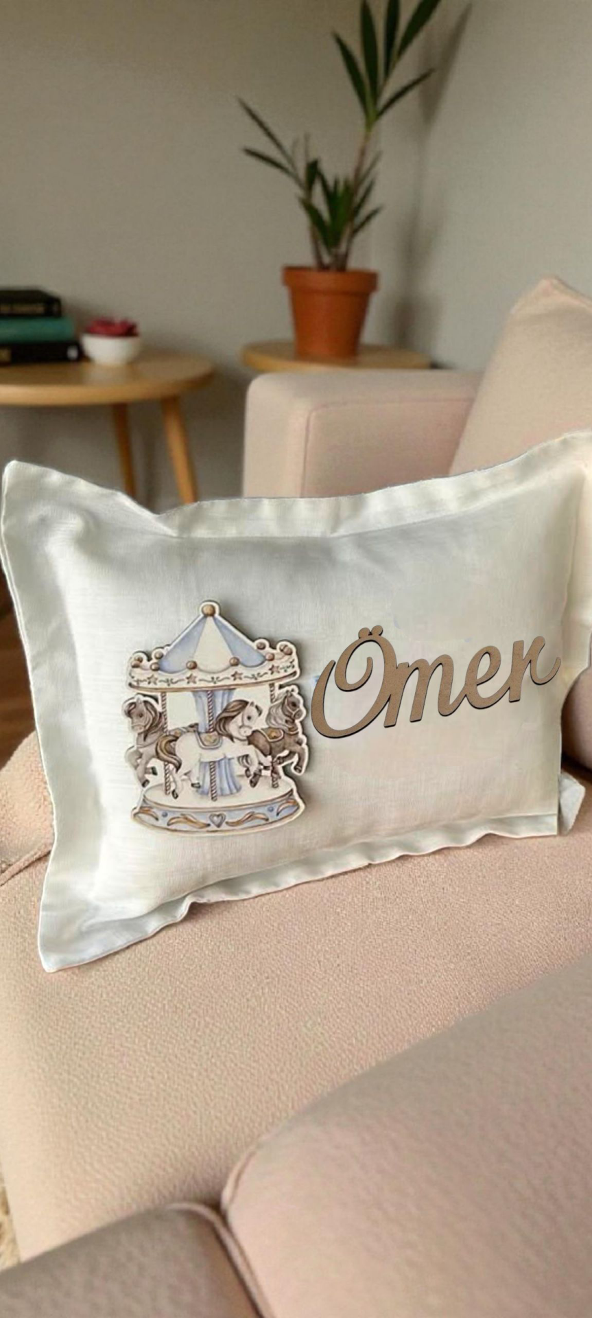 Atlıkarınca dekorlu Dikdörtgen Takı yastığı