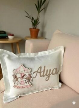 Atlıkarınca dekorlu Dikdörtgen Takı yastığı