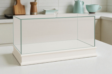 Beyaz Ahşap zeminli cam sandık