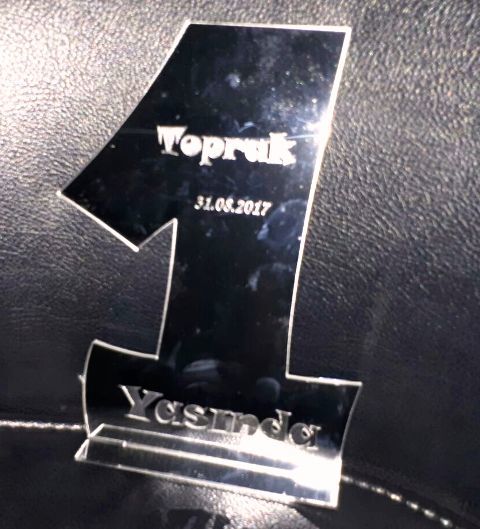 1 yaş tabanlık 20x15(masa üstü isimlik) ALTIN