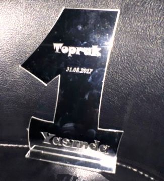 1 yaş tabanlık 20x15(masa üstü isimlik) GUMUS