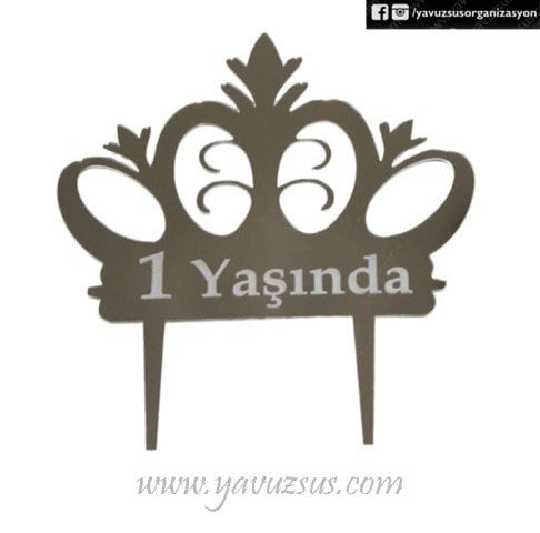 Taç içerisinde x yaş pasta çubuğu(20*22cm)