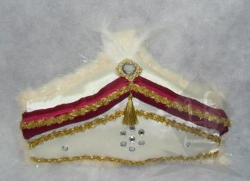 bordo sünnet şapkası şeklinde yastık