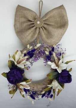 Üstten fiyonklu arajmanlı kapı süsü