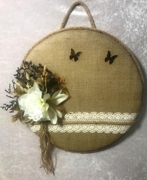 Çiçekli hasır bebek ürünü KAPI SUSU KREM