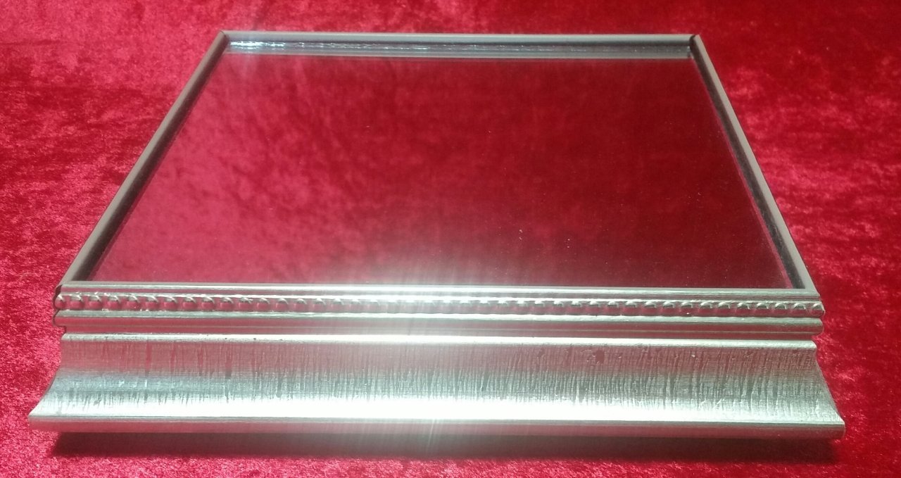 AHŞAP GÖRÜNÜMLÜ KARE YÜKSELTİCİ GUMUS 18CM