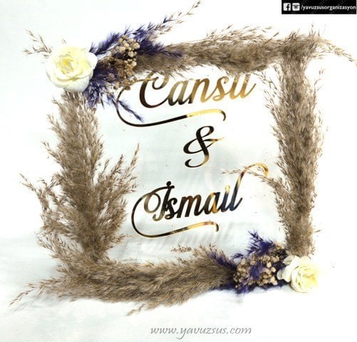 Kenarı Tüy Süslemeli İsimlik