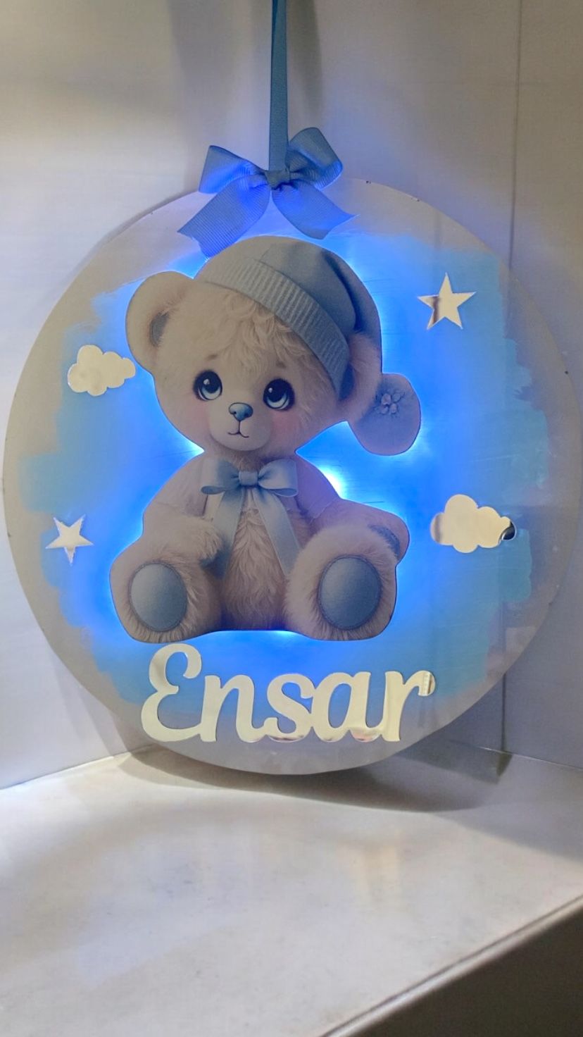 İsme Özel Mavi Ayıcık Dekorlu Işıklı Pleksi K.süsü