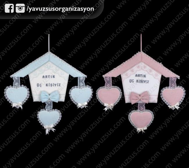 Evşeklinde artık 3 kişiyiz kapı süsü MAVI