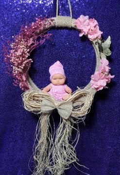 Salıncaklı bebek kapı süsü