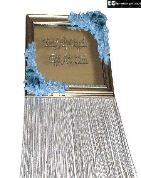 Kenarı çiçekli aynalı çerçeveli püsküllü kapı süsü