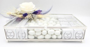 Etiketli Metal Kutuda Madlen Çikolata & Badem ALTIN